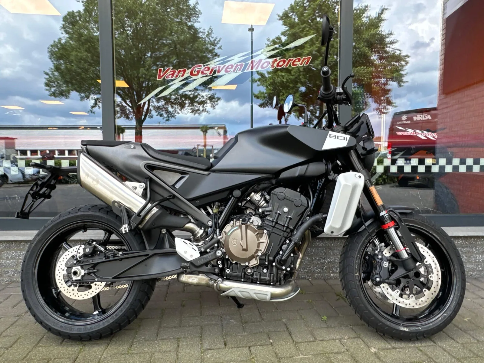 Husqvarna Svartpilen (0) — foto 1