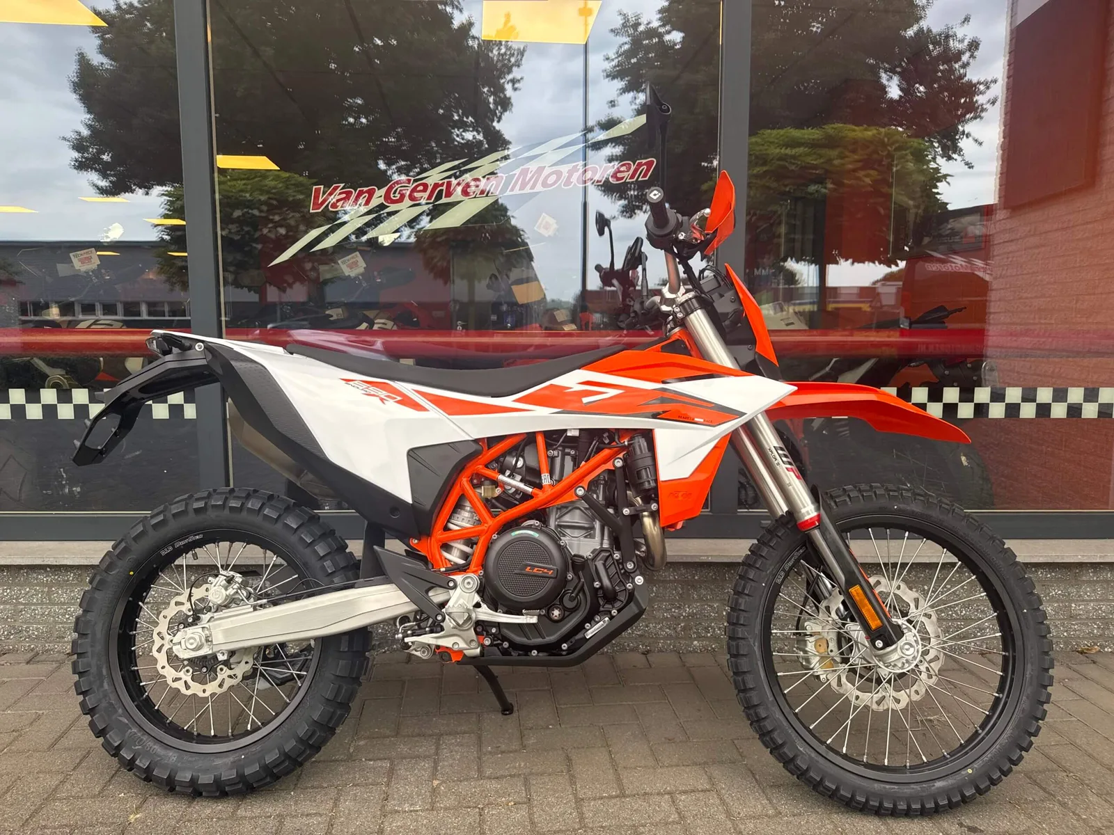 KTM 690 (2026) — foto 1