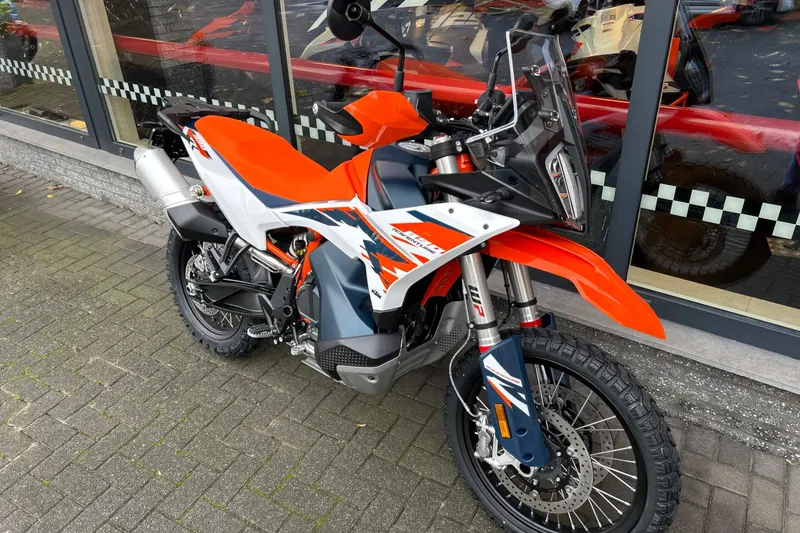 KTM 890 Ex-demo met slechts (2025)