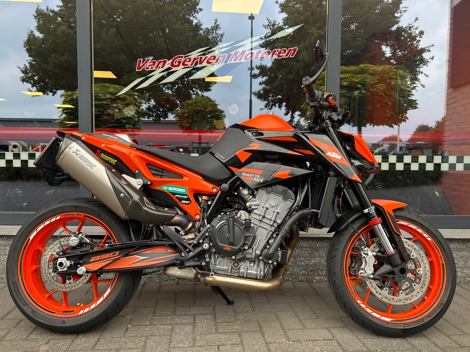 KTM 890 Duke GP (2023) — foto 1
