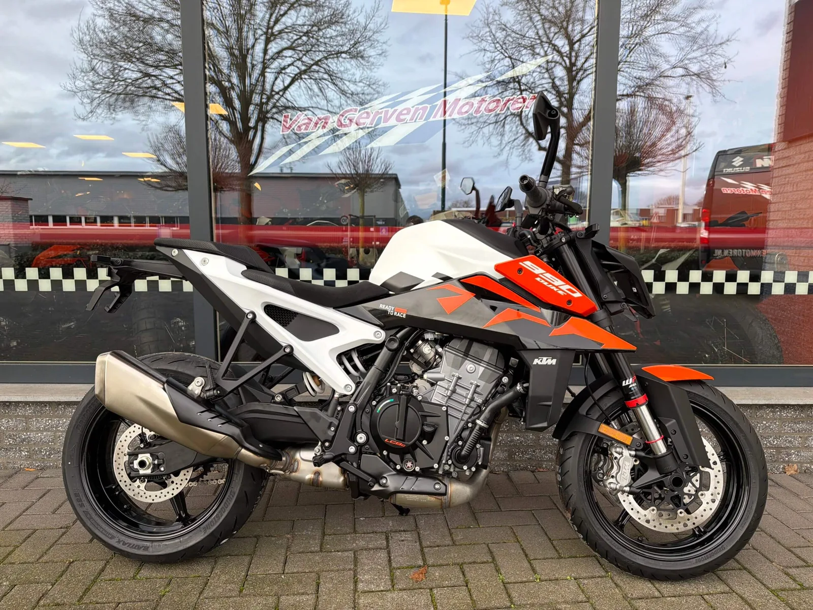 KTM 990 (2026) — foto 1