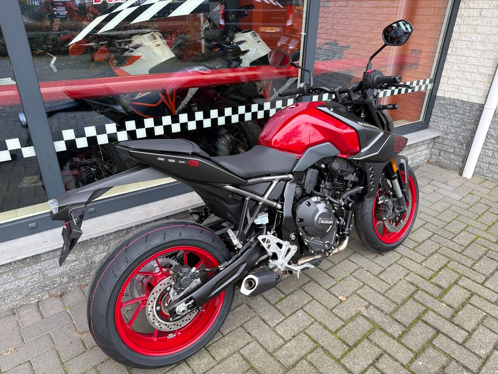Suzuki GSX-8S (2026) — foto 1