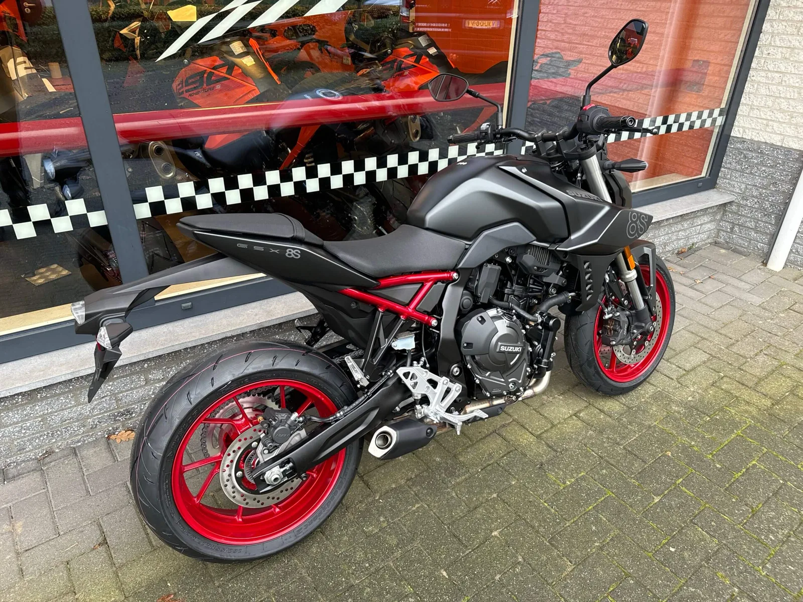 Suzuki GSX-8S (0) — foto 1