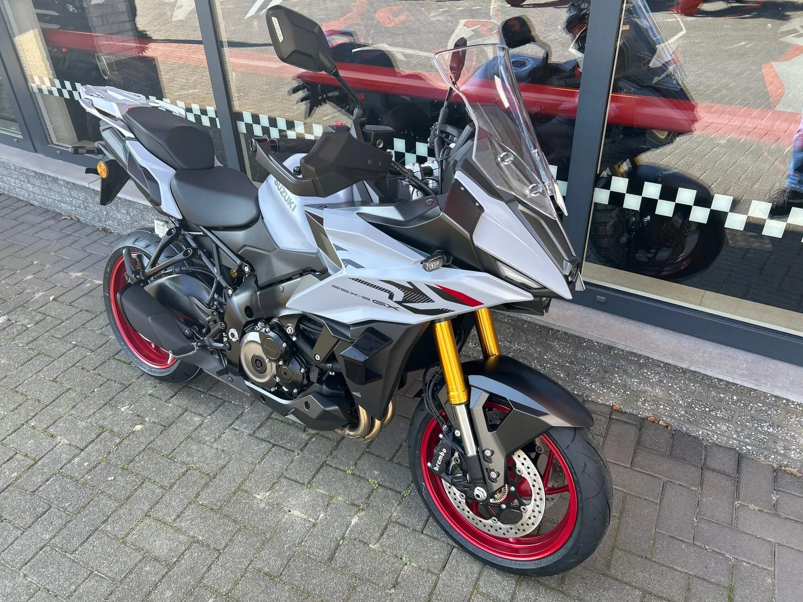 Suzuki GSX-S (2026) — foto 1
