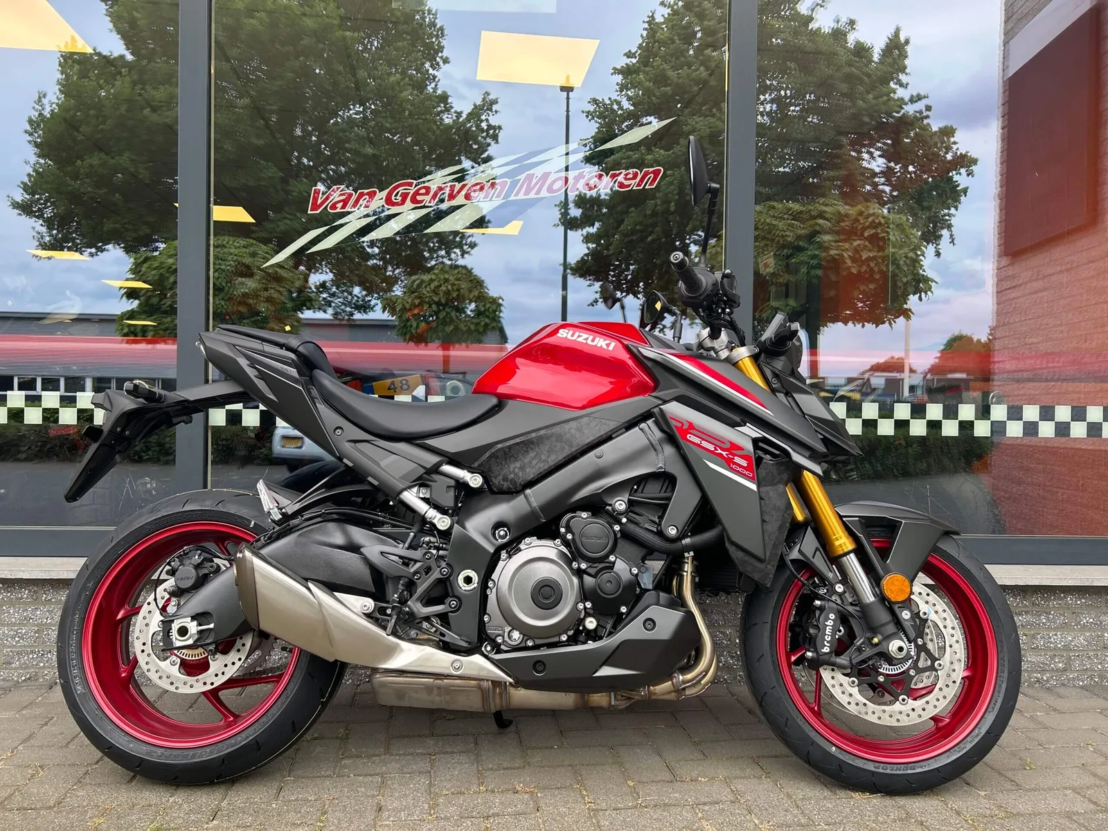 Suzuki GSX-S (2026) — foto 1