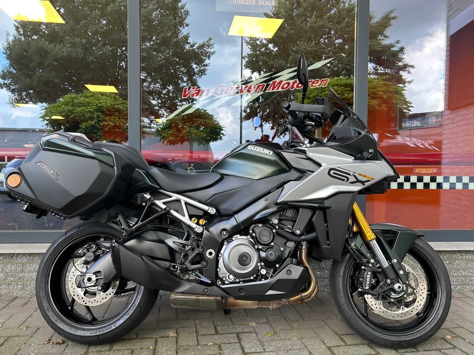 Suzuki GSX-S Voorzien van: Zijkoffers Handvatverwarming Brembo hoofdremcilinder (2024) — foto 1