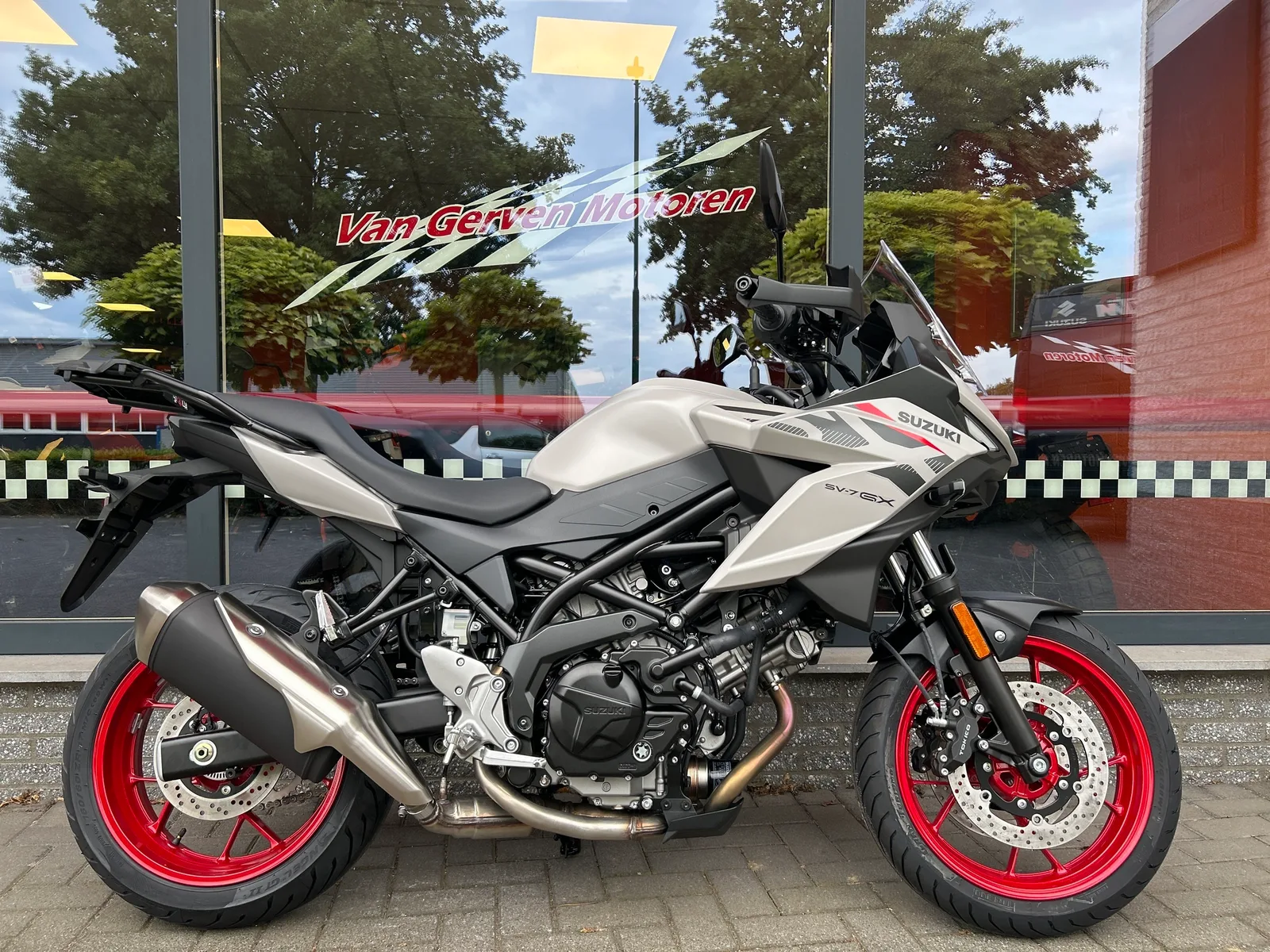 Suzuki SV-7GX (2026) — foto 1