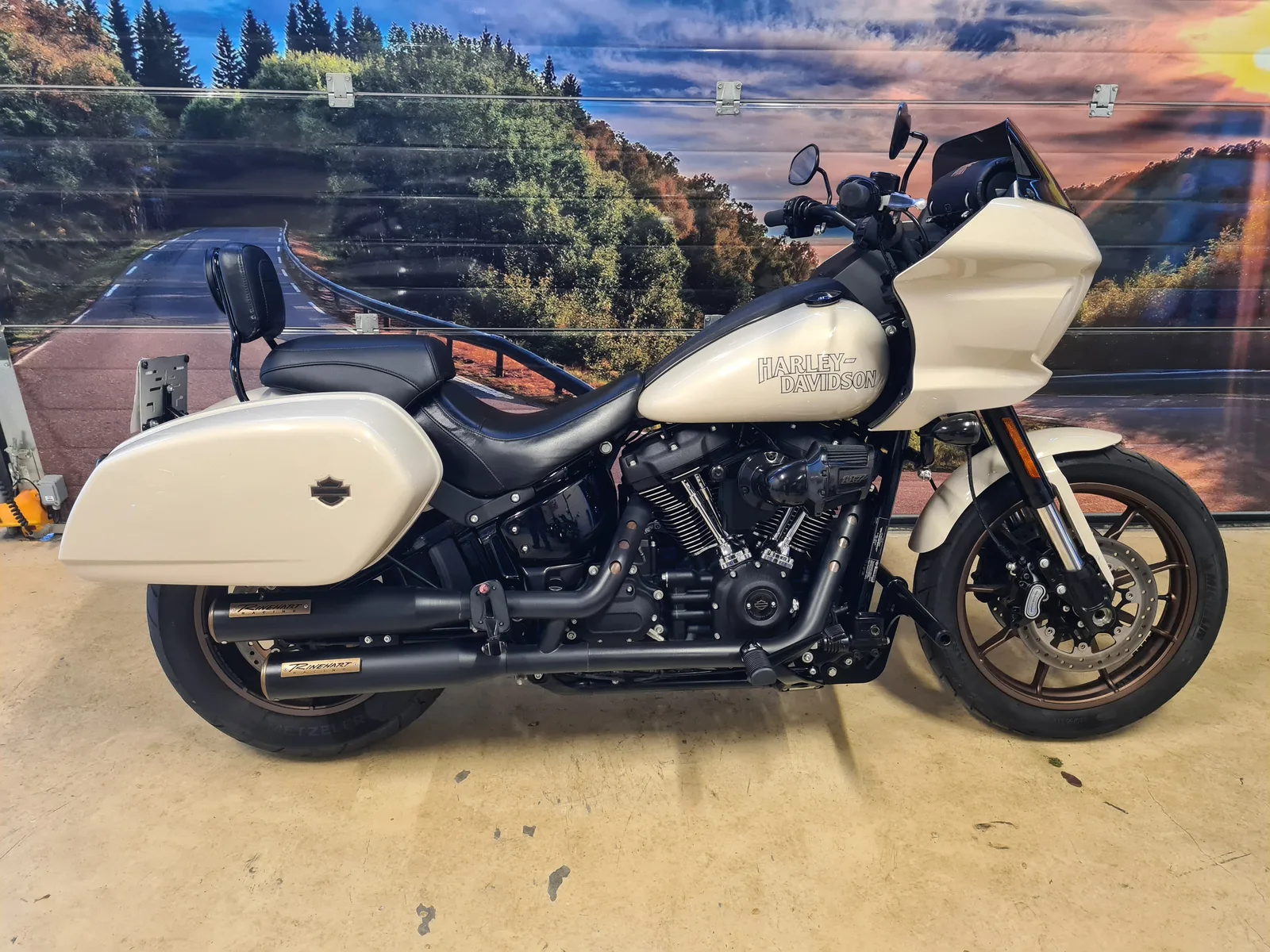 Harley-Davidson LOW Rider ST (2023) — foto 1