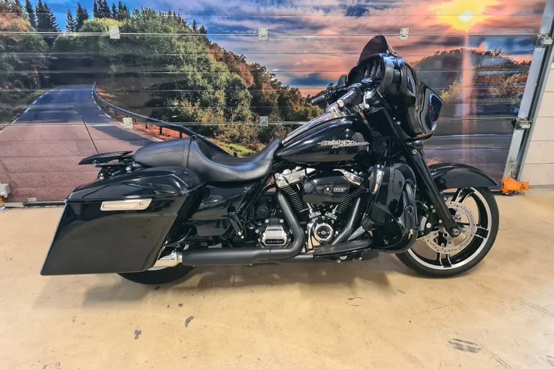 Harley-Davidson FLHX STREET GLIDE (2017)