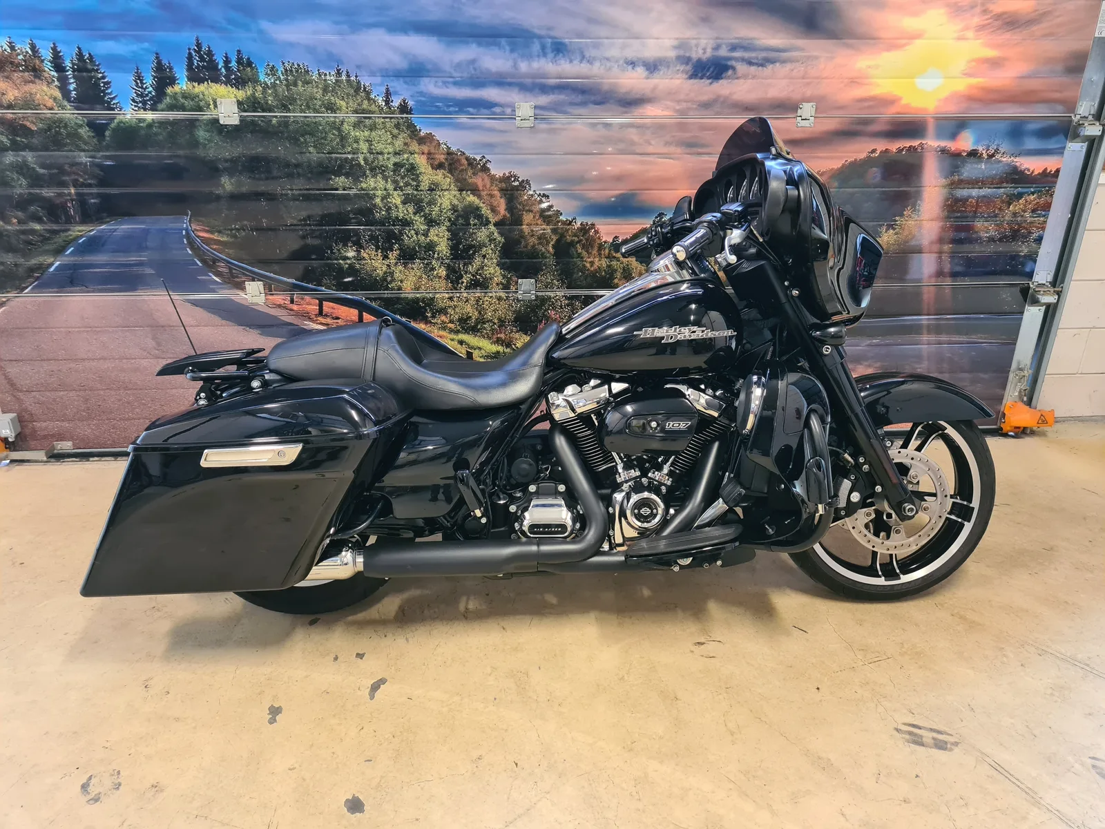 Harley-Davidson FLHX STREET GLIDE (2017) — foto 1