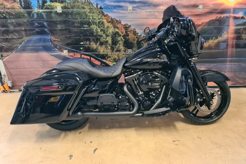 Harley-Davidson FLHX LOOK FLHTCU (2014)