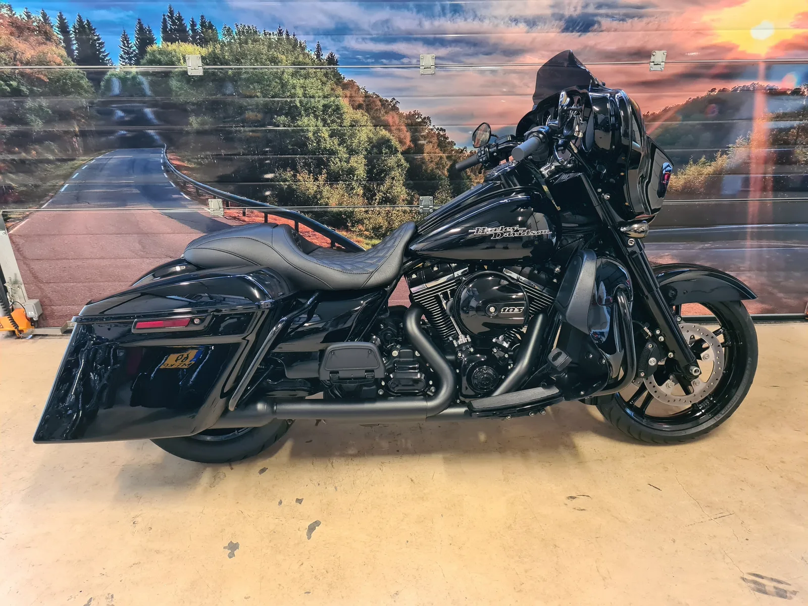 Harley-Davidson FLHX LOOK FLHTCU (2014) — foto 1