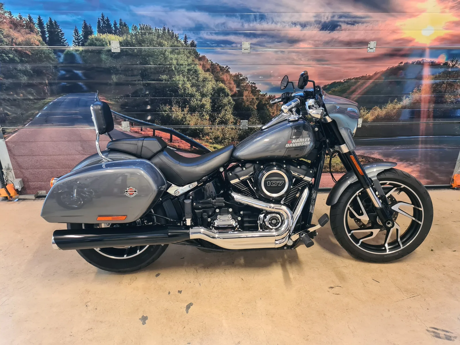 Harley-Davidson 5HD SPORT GLIDE JEKILL HYDE (2022) — foto 1