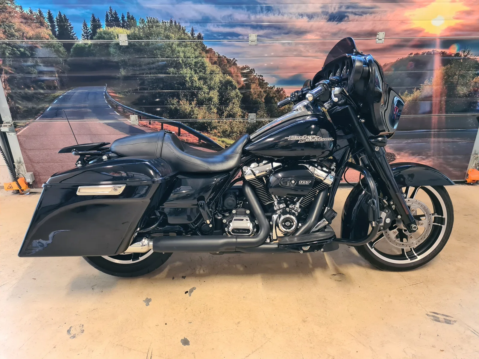 Harley-Davidson Street Glide (2017) — foto 1