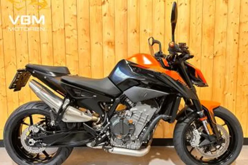 KTM 890 Duke (2022)