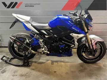 Suzuki GSR750 (2014) — foto 1