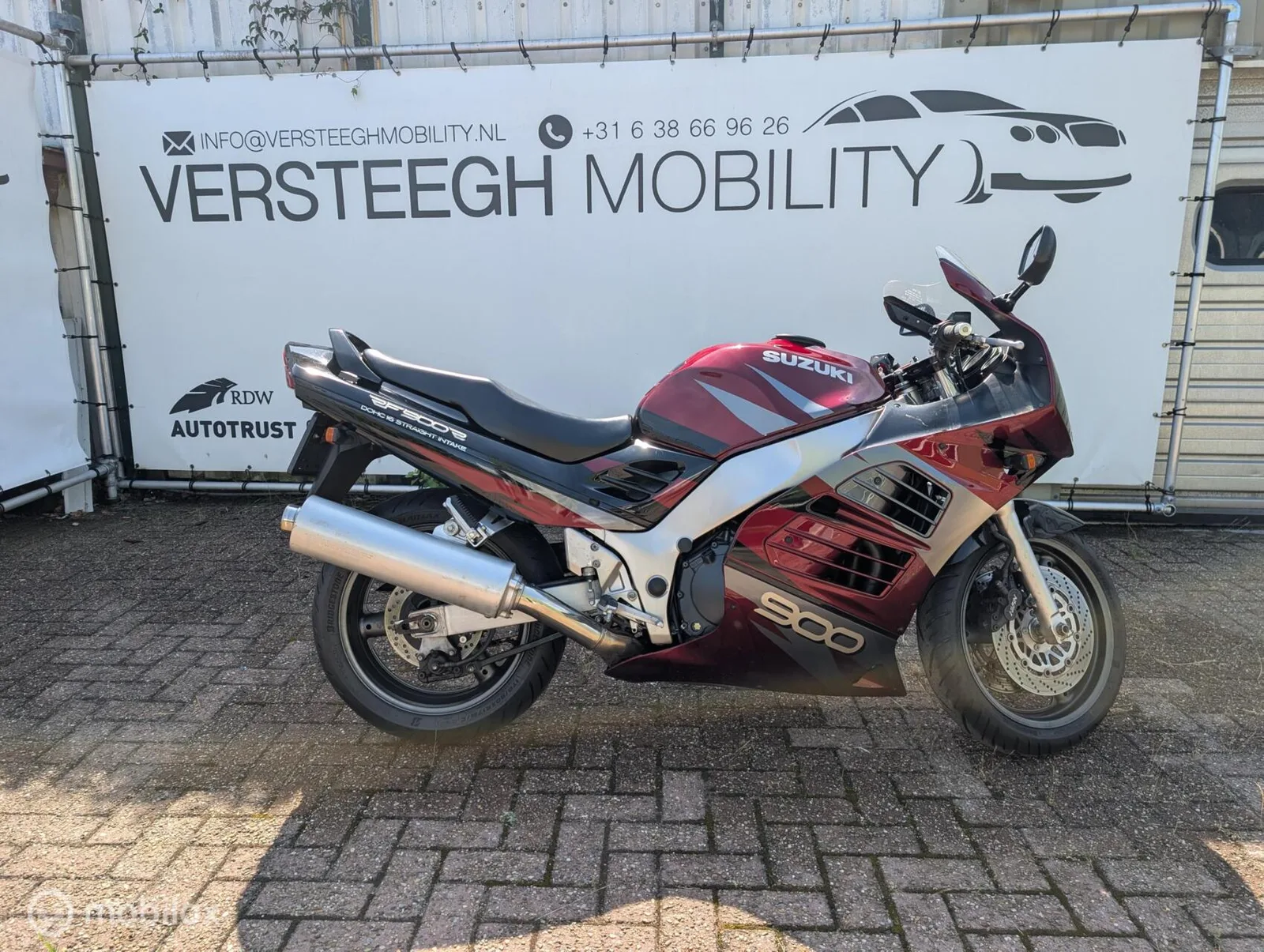 Suzuki RF 900 R (1997) — foto 1