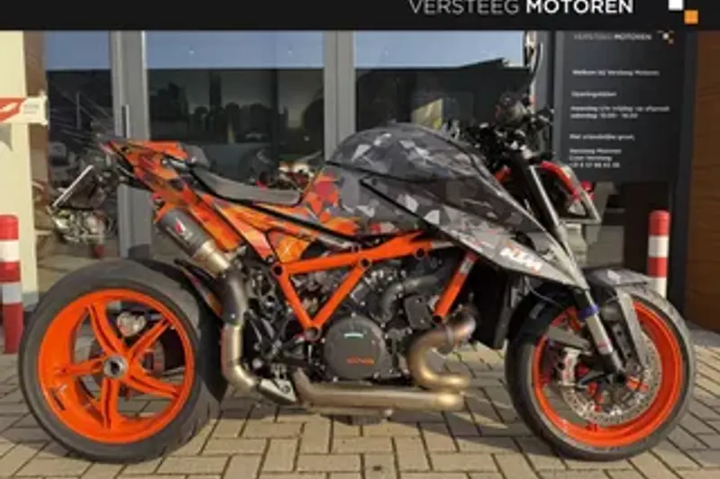 KTM 1290 Super Duke R EVO (2023)