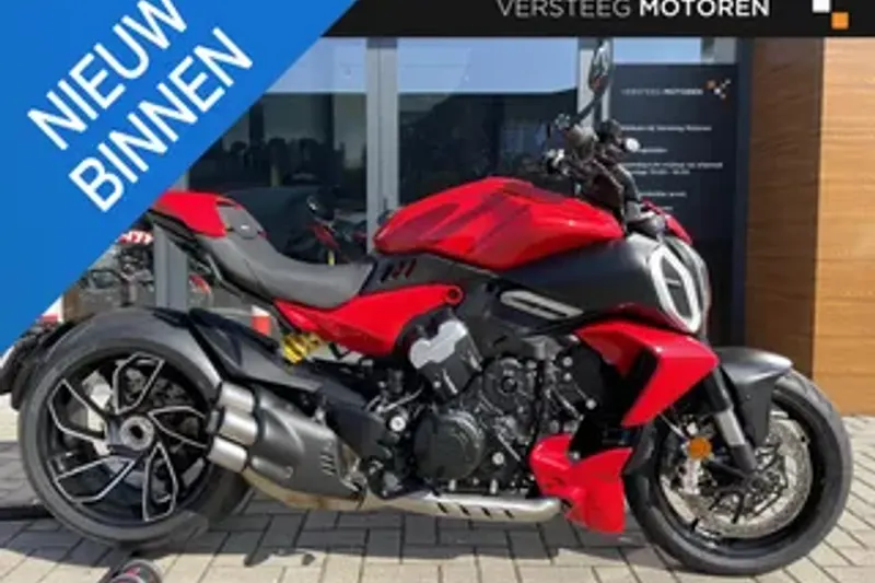 Ducati Diavel V4 (2023)