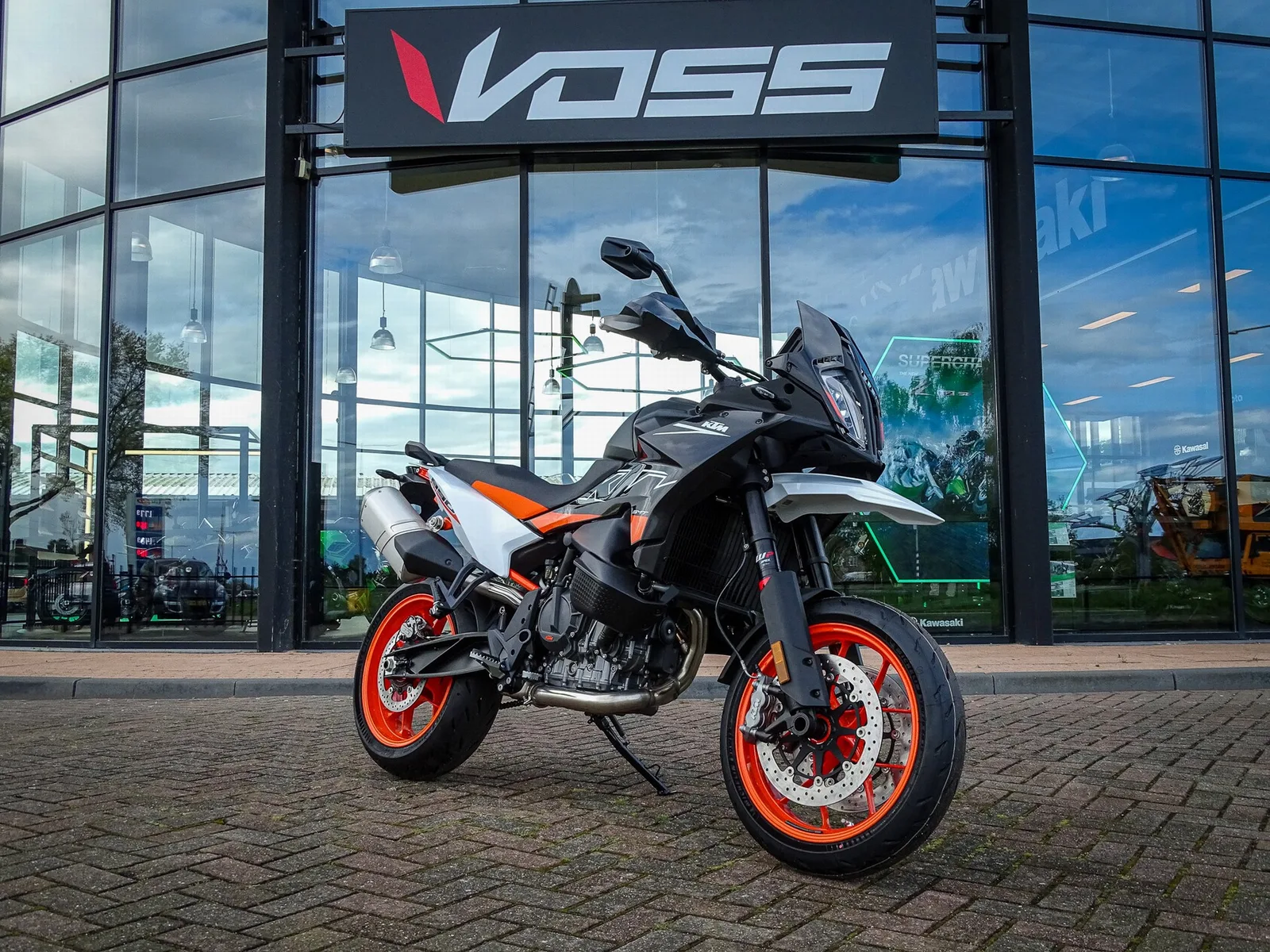 KTM 890 SMT (2025) — foto 1