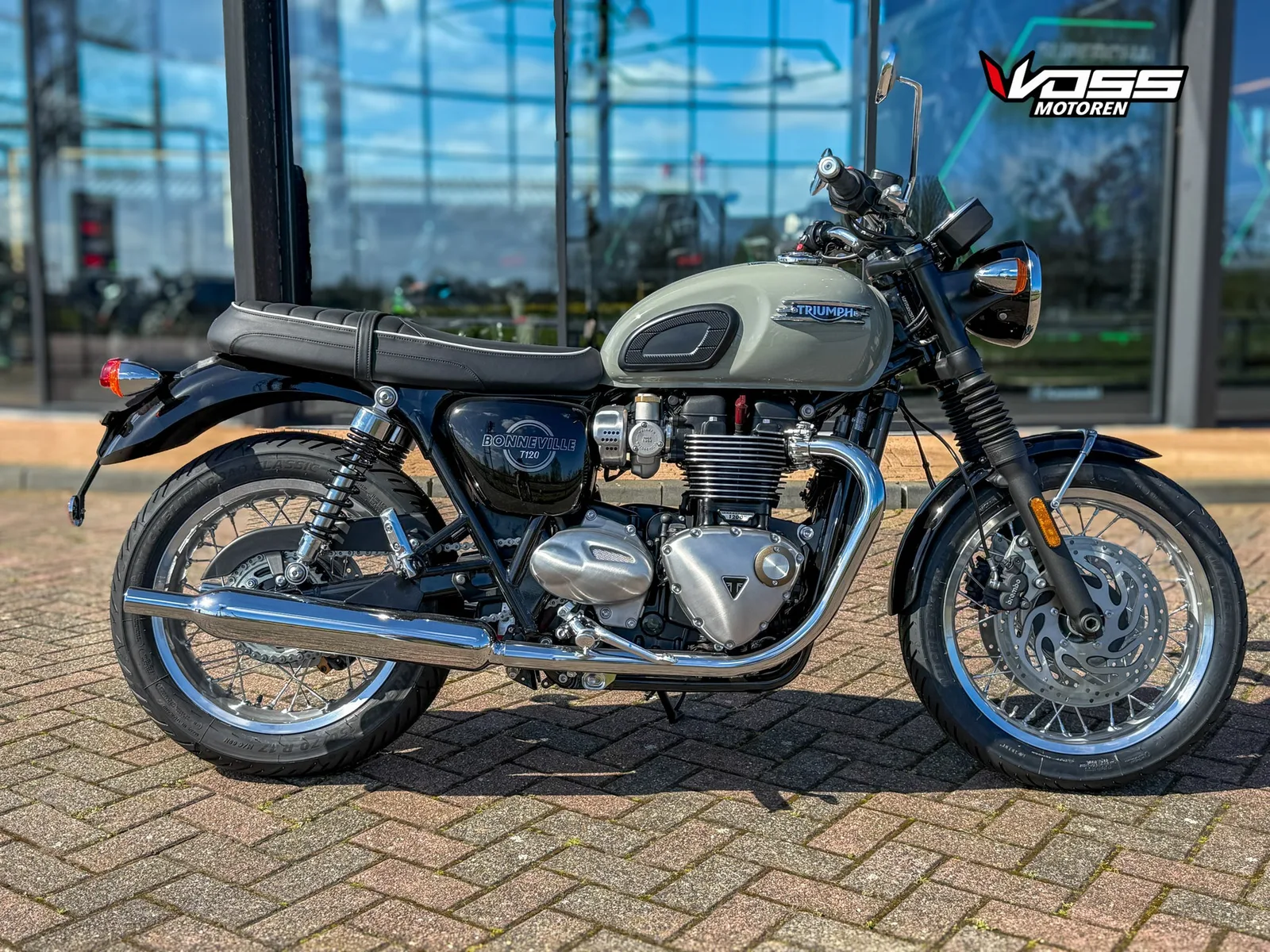 Triumph Bonneville T120 (2026) — foto 1