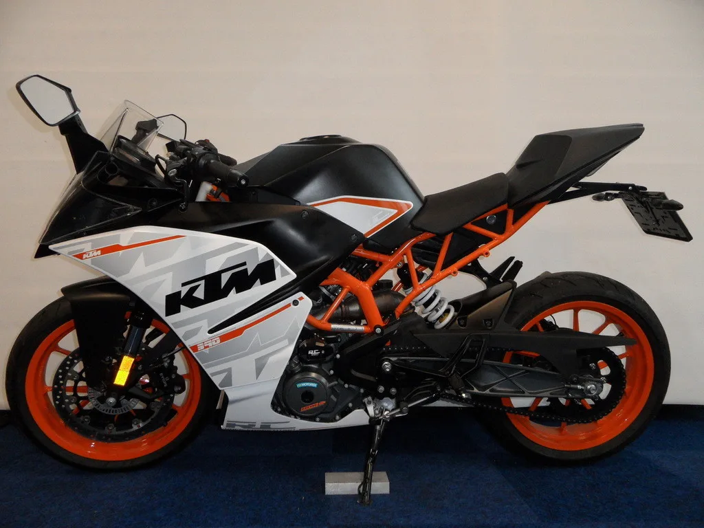 KTM RC 390 (2018) — foto 1