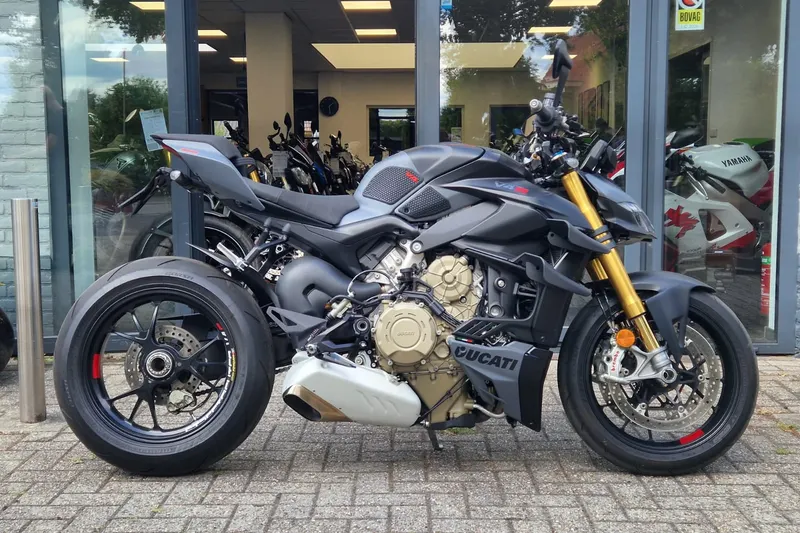 Ducati Streetfighter V4S (2024)