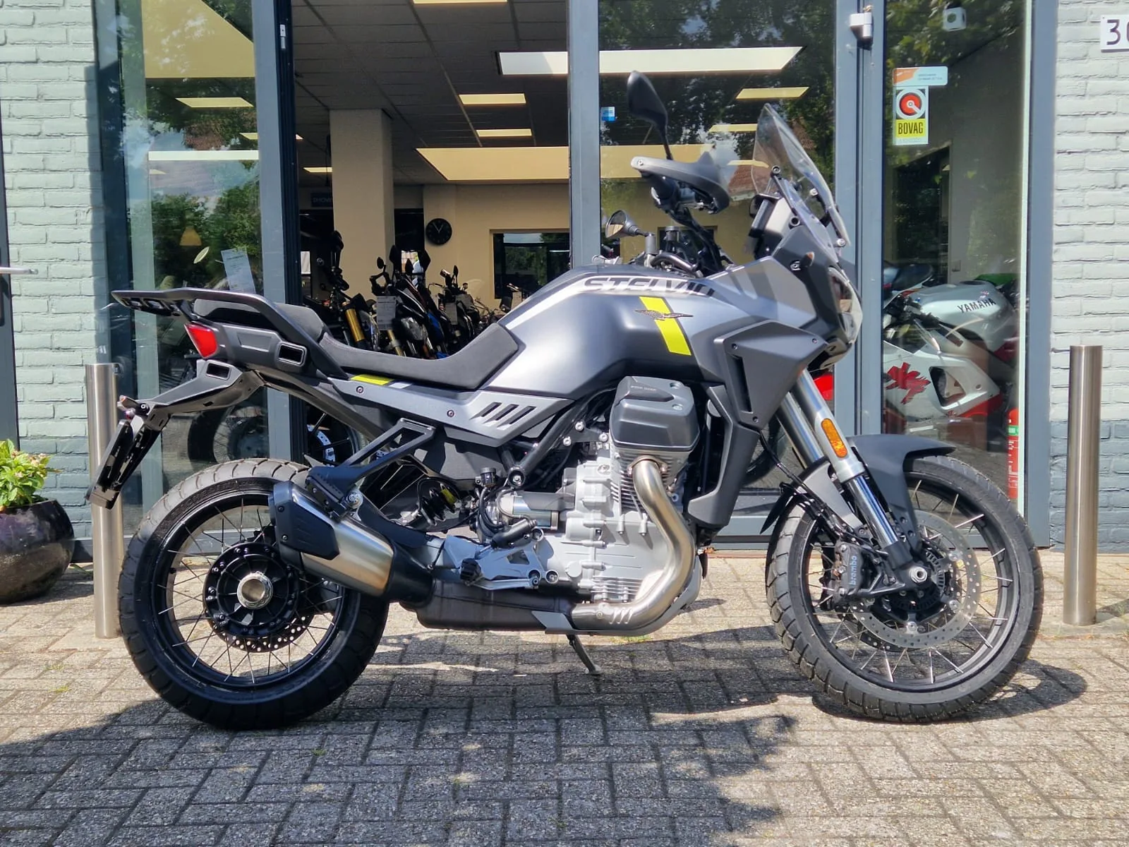 Moto Guzzi Stelvio 1200 (2024) — foto 1