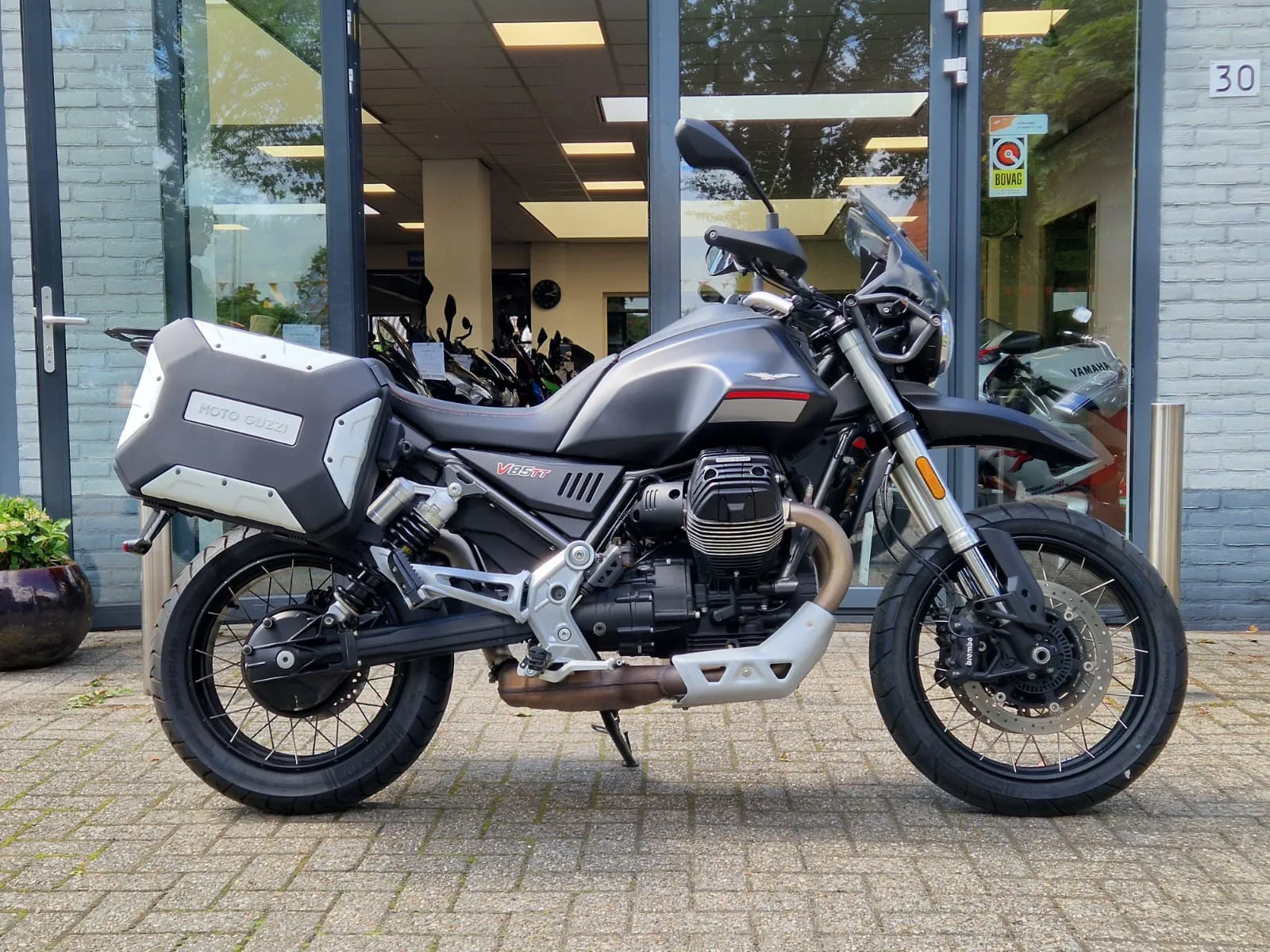 Moto Guzzi V85 TT (2021) — foto 1
