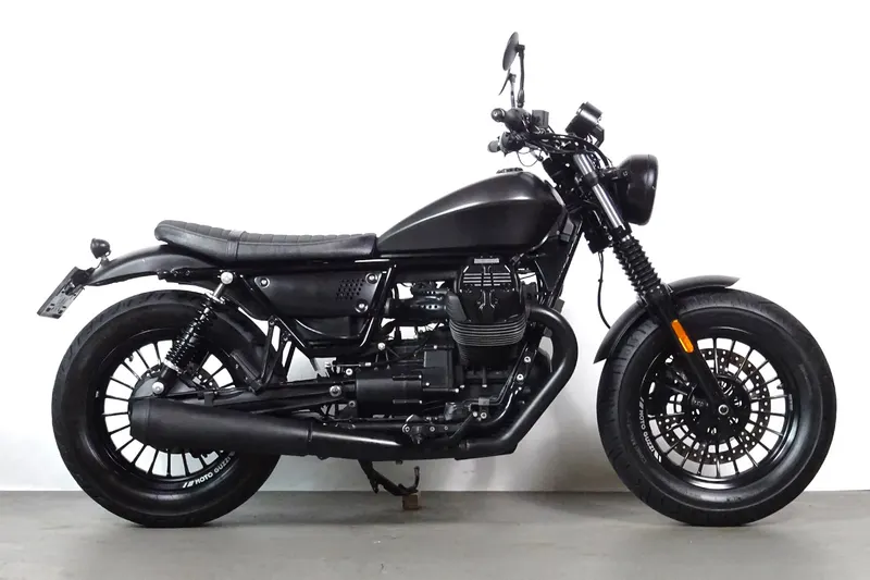 Moto Guzzi V9 Bobber (2016)