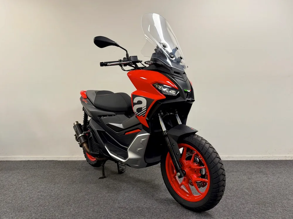 Aprilia SR GT (2023) — foto 1