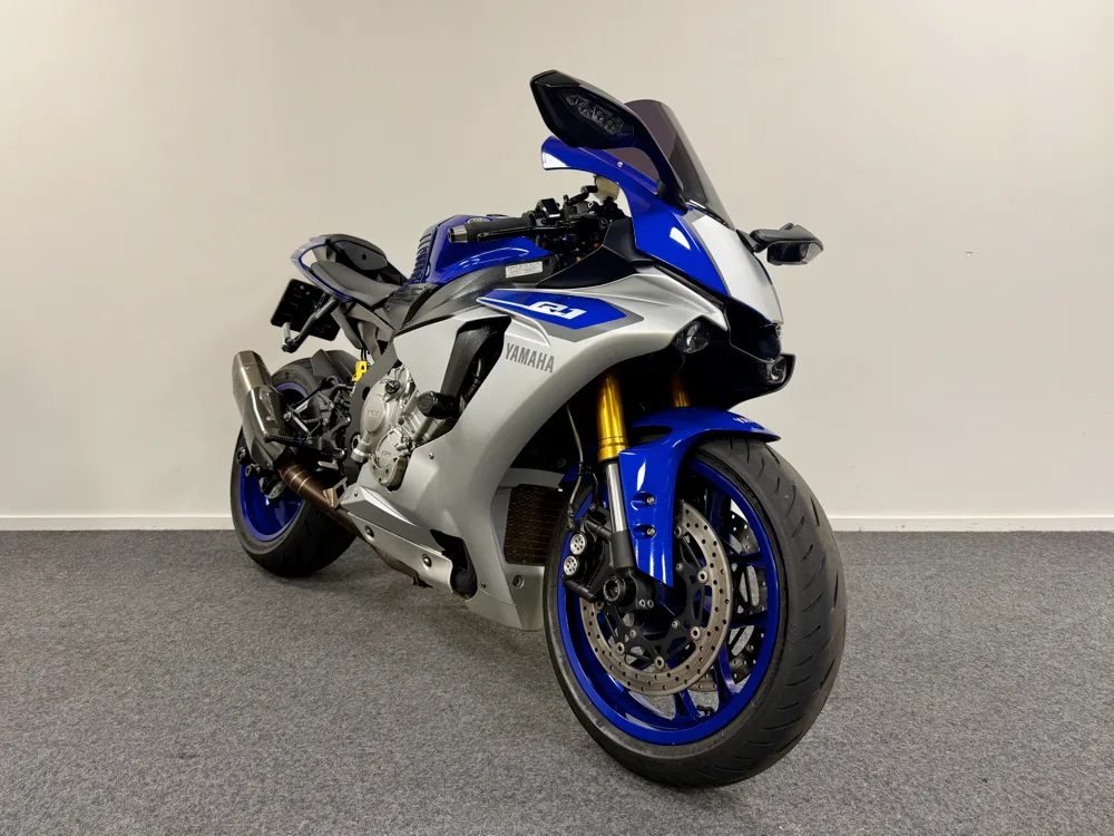 Yamaha YZF-R1 (2015) — foto 1