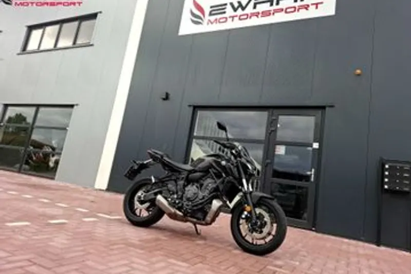 YAMAHA MT 07 (2022)